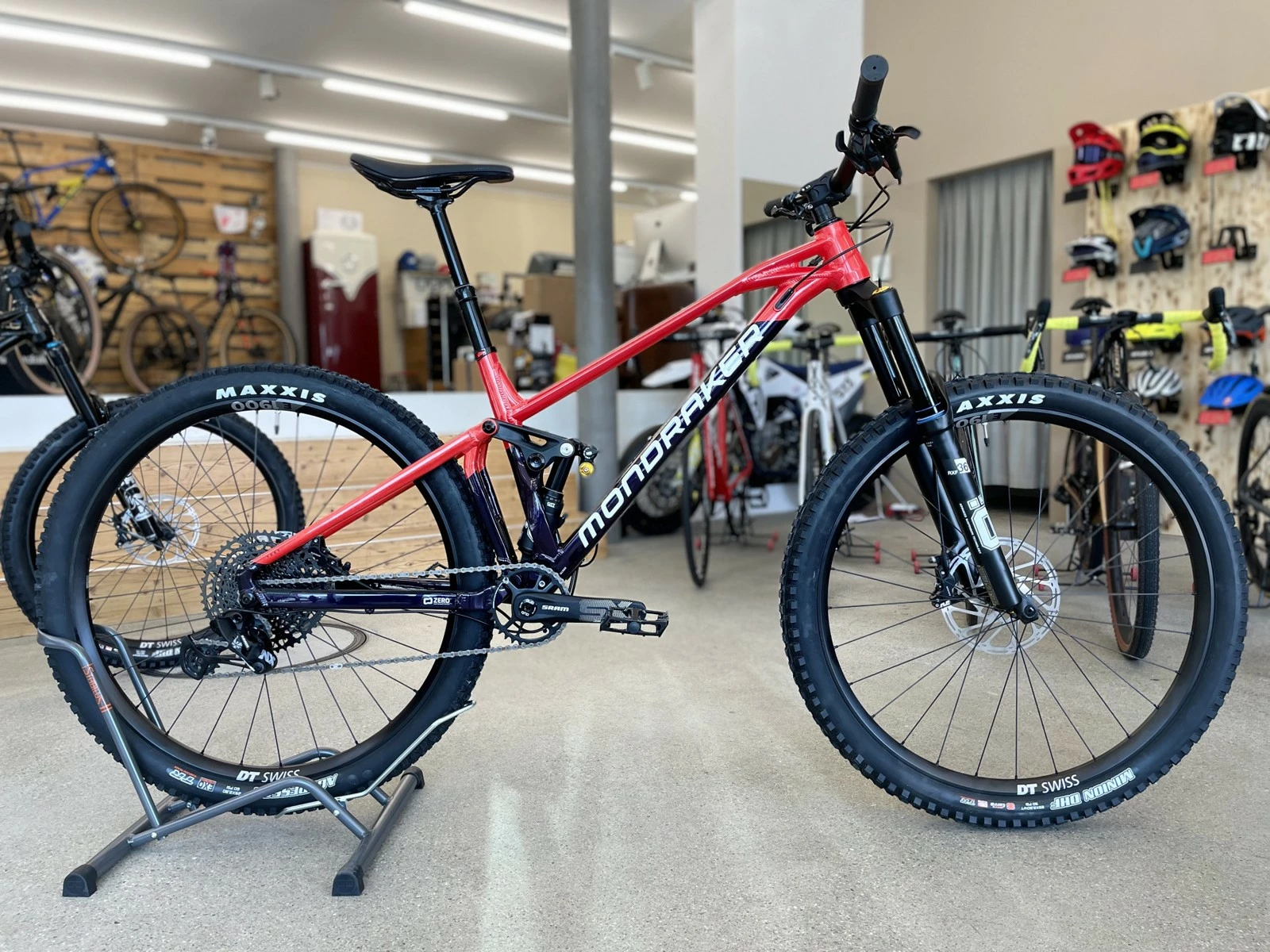 MONDRAKER Foxy R VTT All-Mountain Deep Purple / Flame Red 2022 6 MONDRAKER Foxy R VTT All-Mountain Deep Purple / Flame Red 2022 – Image 4