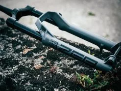 ROCKSHOX Fourche Zeb Ultimate 29'' Charger 3 RC2 DebonAir+ Déport 44mm 180mm 2023 -Promos Vtt Boutique rockshox fourche zeb ultimate 29 charger 3 rc2 debonair deport 44mm 180mm 2023 4